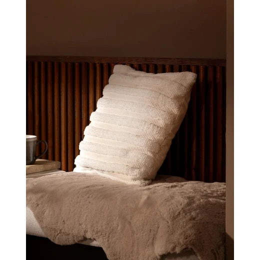 Madame COCO Bourgogne Cushion Cover 45×45 cm – Elegant Design Adding a Touch of Luxury and Comfort to Your Home Decor Madame COCO Bourgogne Cushion Cover 45×45 cm – Elegant Design Adding a Touch of Luxury and Comfort to Your Home Decor