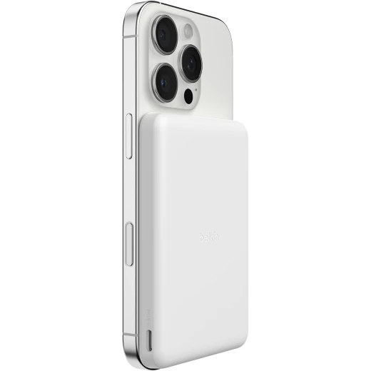 باور بانك مغناطيسي Belkin BoostCharge بسعة 5000 مللي أمبير، نحيف ومحمول، شحن مغناطيسي، لون أبيض، موديل BPD010HQWH