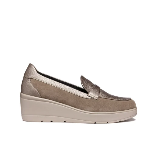 Geox Ilde Woman Taupe Loafers with Wedge Heel: Lightweight Suede and Tumbled Leather Effect, Size 36. Comfortable and Breathable Design for Everyday Wear. Perfect for City Outings.