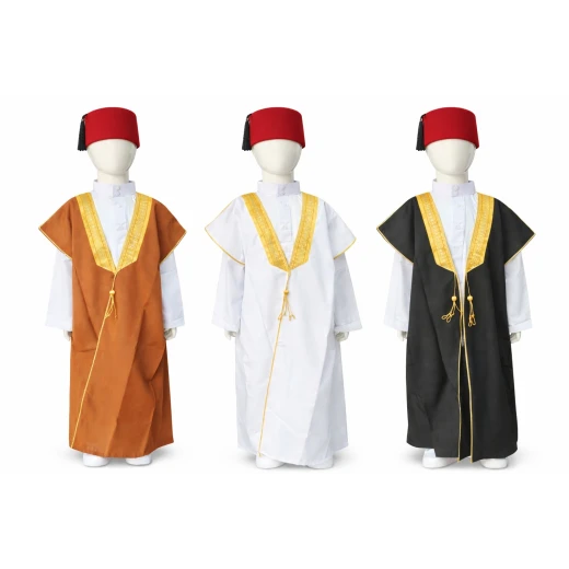 عباية عربية أنيقة للأولاد الصغار باللون الأسود مع زينة ذهبية، مثالية للمناسبات الخاصة. تتميز بتصميم كلاسيكي، متوفرة بمقاس 12، مثالية للأولاد الصغار. مصنوعة من قماش عالي الجودة. - Image 2