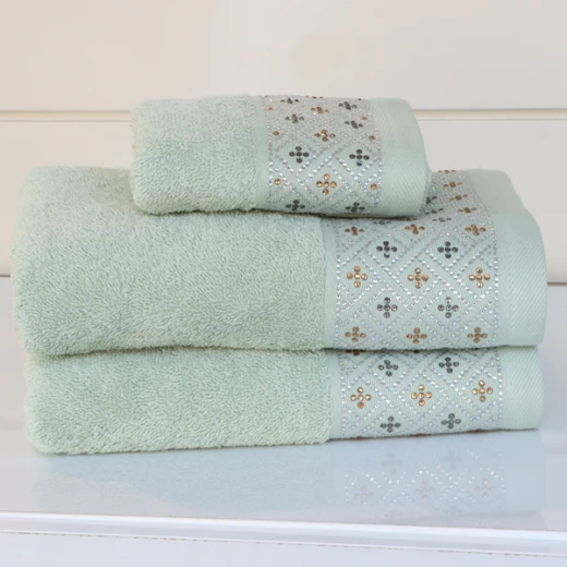 Nova Home Roberta Towel with Silver Details - 100% Cotton - 50x90 Cm - Light Green Nova Home Roberta Towel with Silver Details - 100% Cotton - 50x90 Cm - Light Green