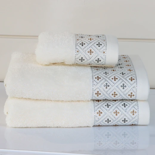 Nova Home Roberta Towel with Silver Details - 100% Cotton - 30x50 Cm - Cream Nova Home Roberta Towel with Silver Details - 100% Cotton - 30x50 Cm - Cream